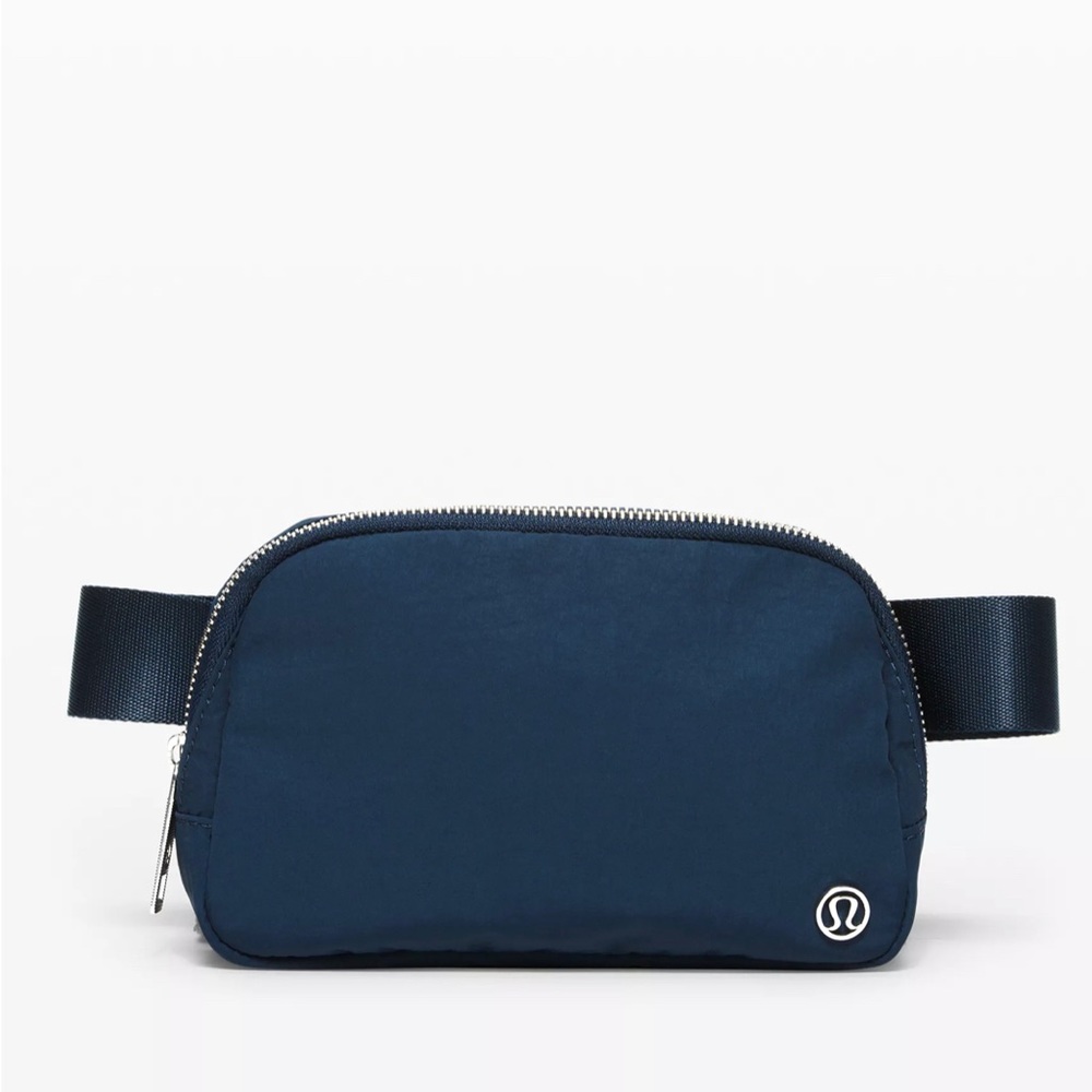Lululemon Everywhere Belt Bag In True Navy